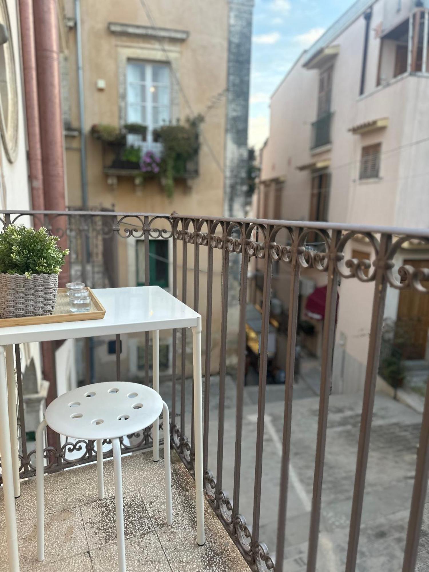 F Home Noto Exteriér fotografie